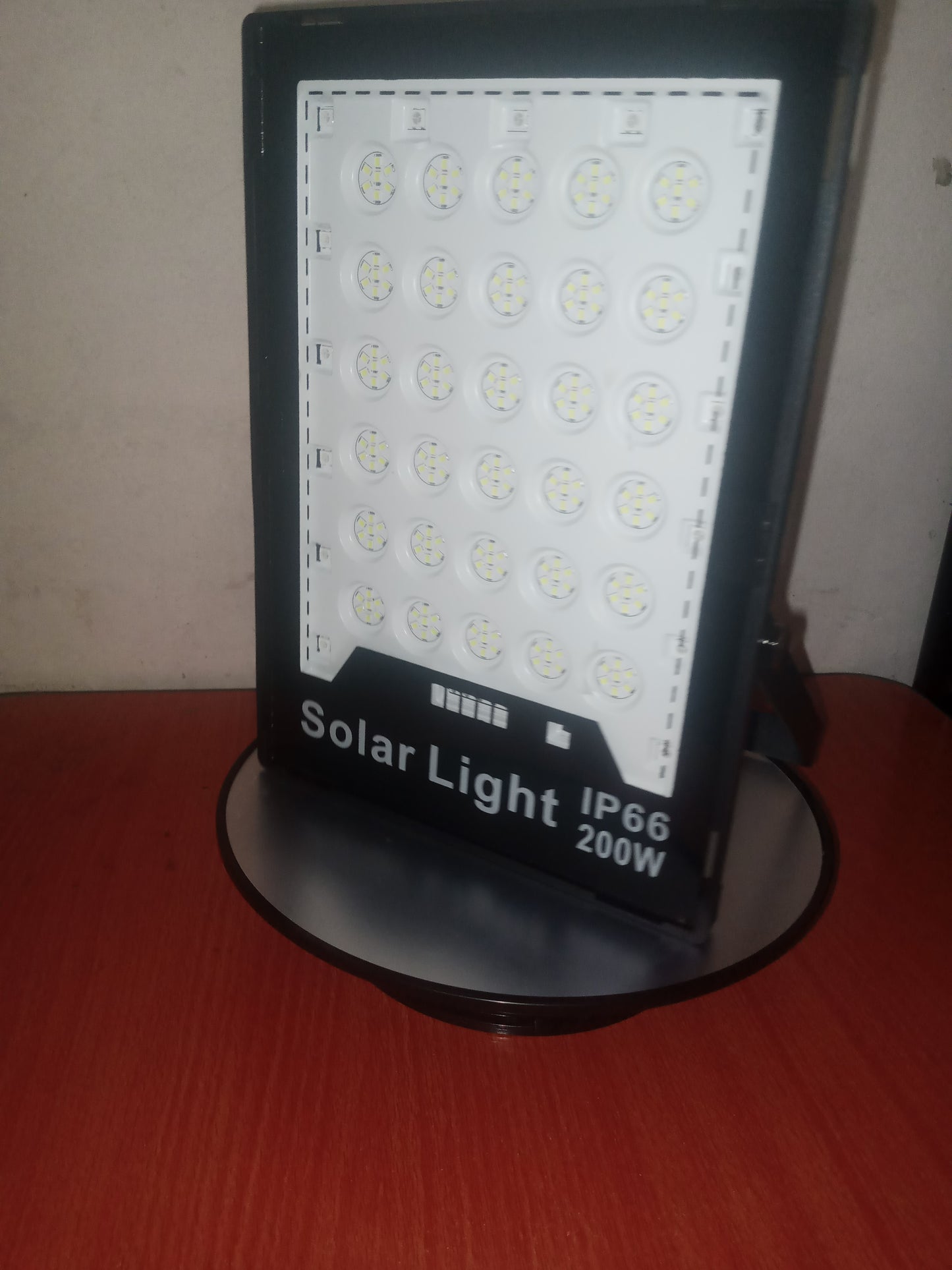 Projecteur solaire 200 Watts Grand-format (Technologie Allemande)